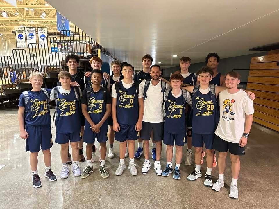 Newberg Bros. Lead Comets to Thrilling Road Win Over Holt