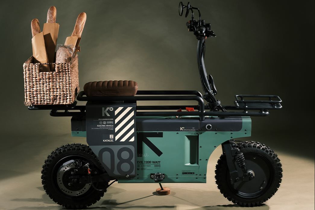 Katalis Spacebar Scooter Brings Futuristic-Boxy Design