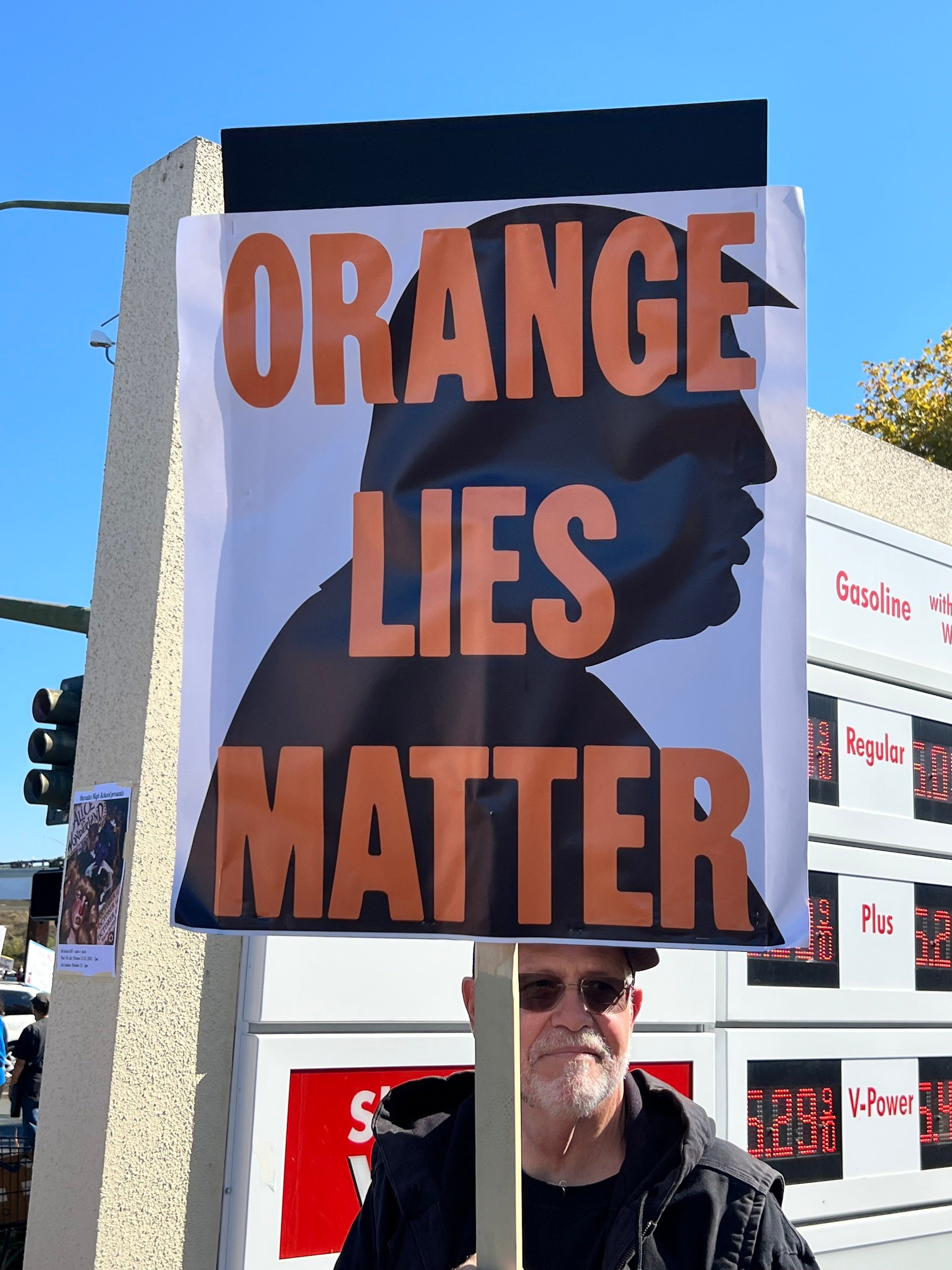 The Gallery of No Kings: Oakland California