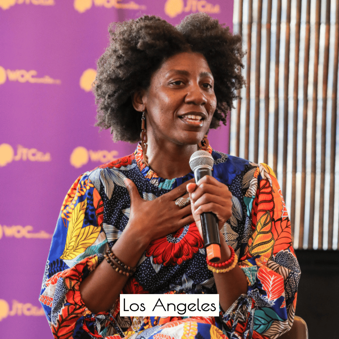 I took a photo walk a couple of days ago. I didn’t bring home too many photos. This view caught my eye despite its randomness. I was happy to found a place where there was just one color in the frame :)