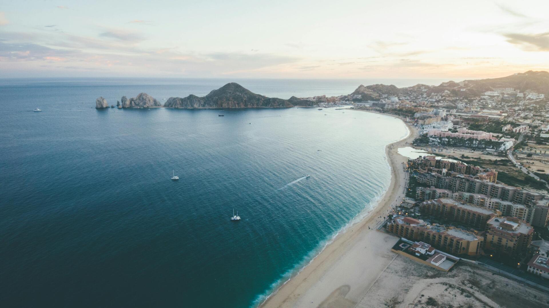 San José del Cabo from $369- art nights, warm mornings