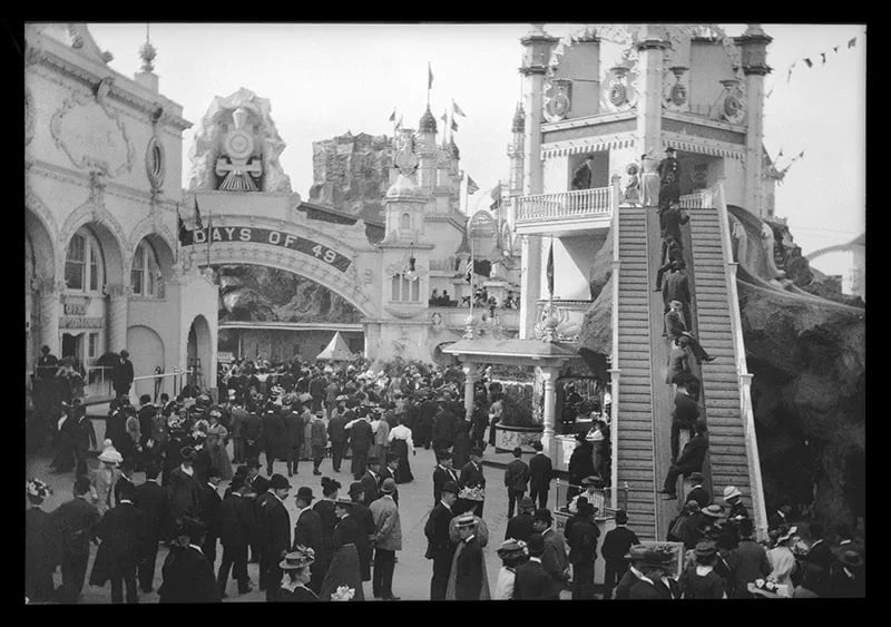 🎡 Did you know the first escalator was designed as an amusement park ride?