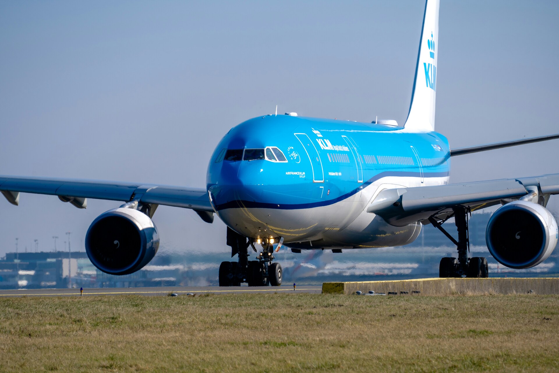 KLM Suspends Flights to Middle East Amid Rising US-Iran Tensions