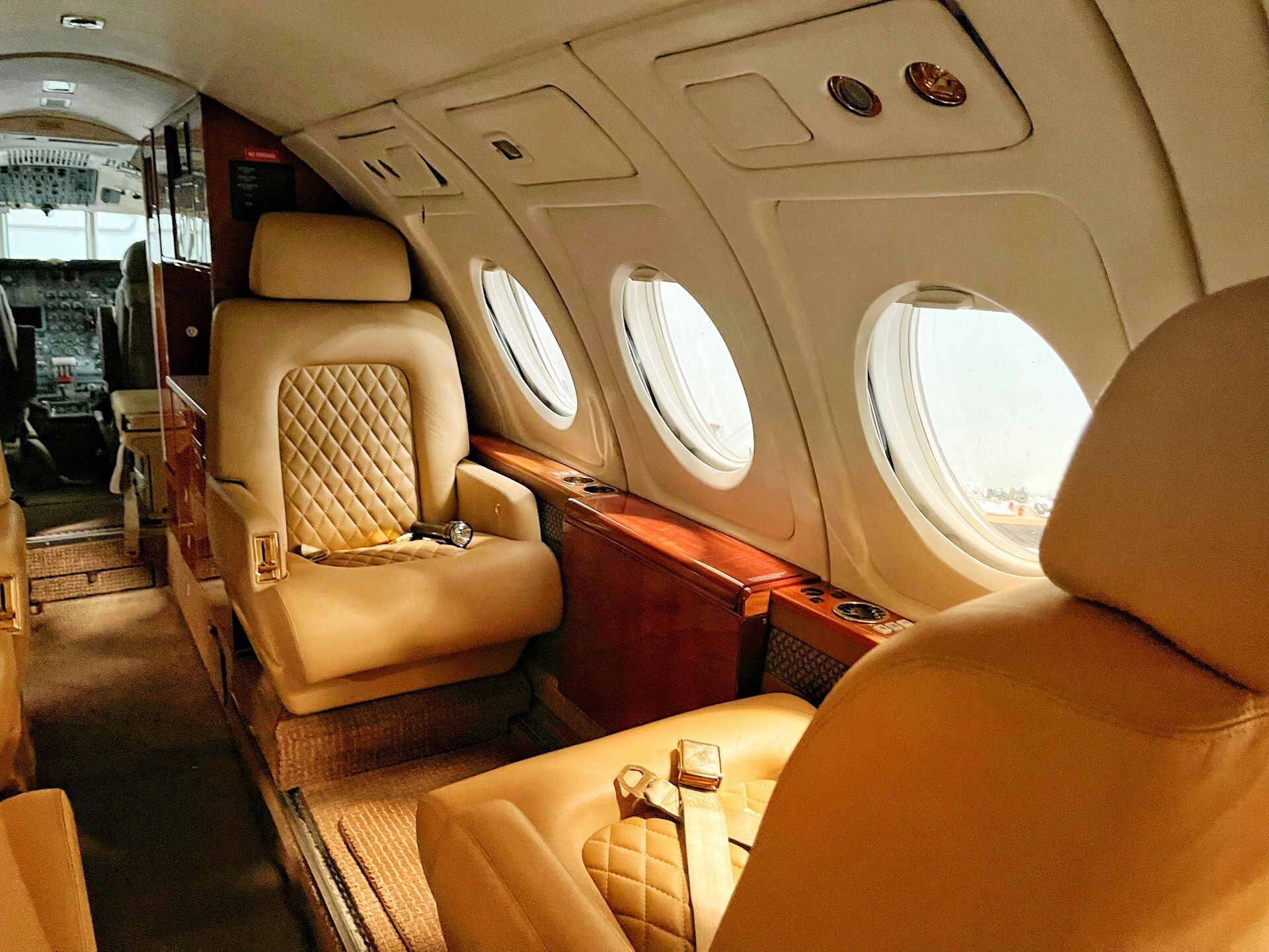 Experience Exclusive Flying, London to Dubai by Private Jet