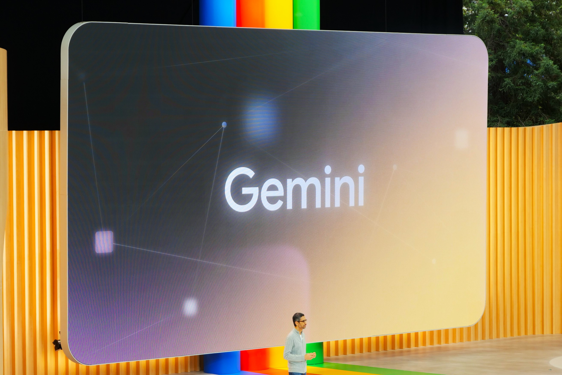 Google Gemini Surges to 21.5% Market Share as ChatGPT's Dominance Collapses to 64.5% in 12 Months