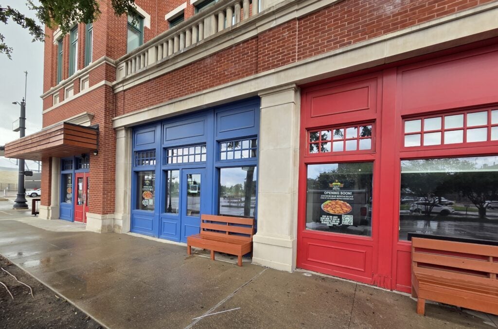 🤠 Big Wings, Big Games, Big Frisco Energy