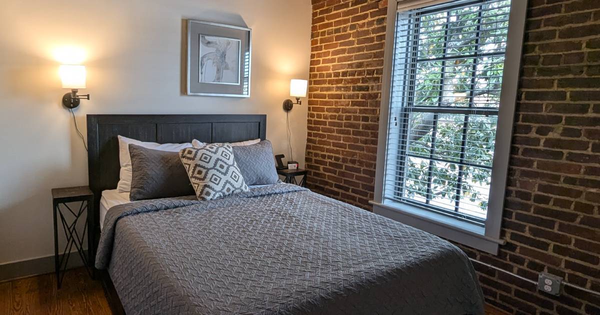 East Coast Traveling - Where to Stay