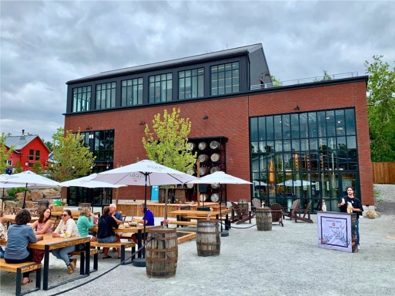 Fun and games at Terrasse du Square in Old Chelsea