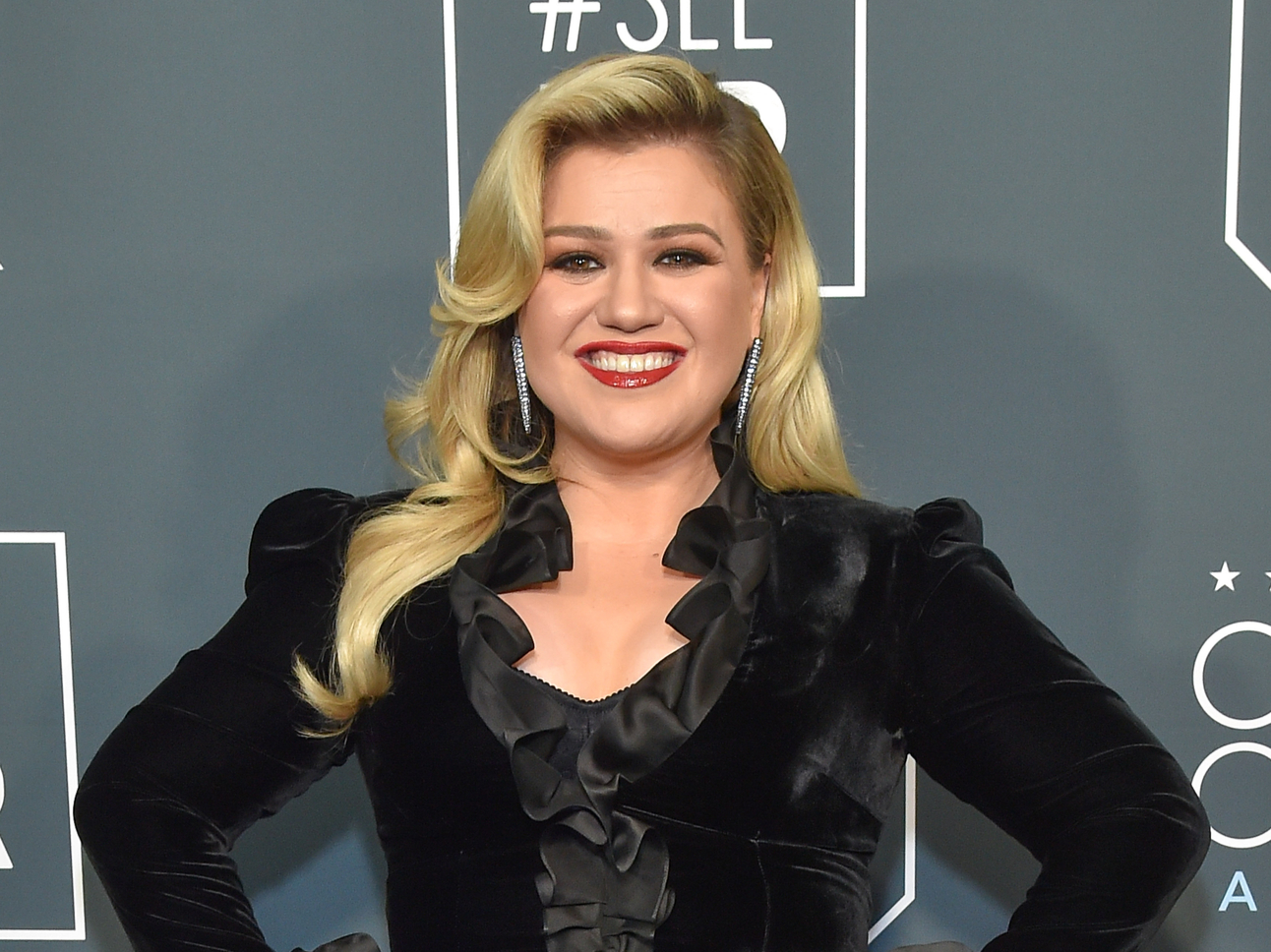 Kelly Clarkson’s Son Remy Steals the Show with Frank Sinatra’s “My Way”