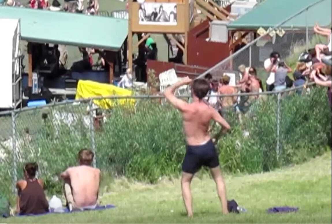 Tipping point leadership in a complex system: lessons from dancing guy