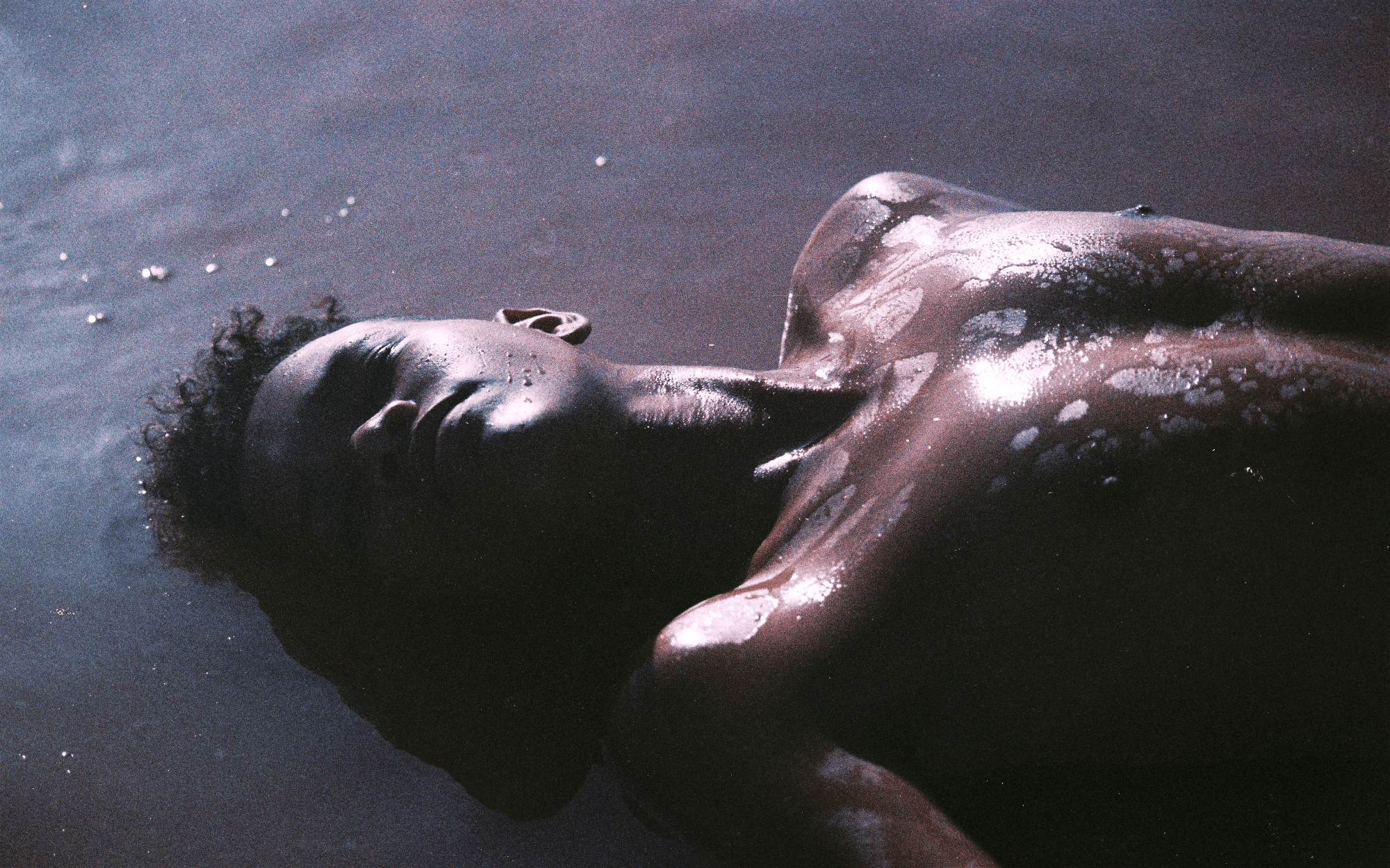 LatAm Designers at London Fashion Week, Photographer Gabriel Pinto and AI’s High Adoption but Low Readiness