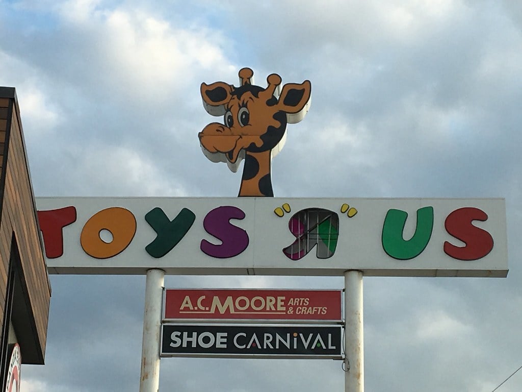 Toys R Us Is Returning To The Bay Area!