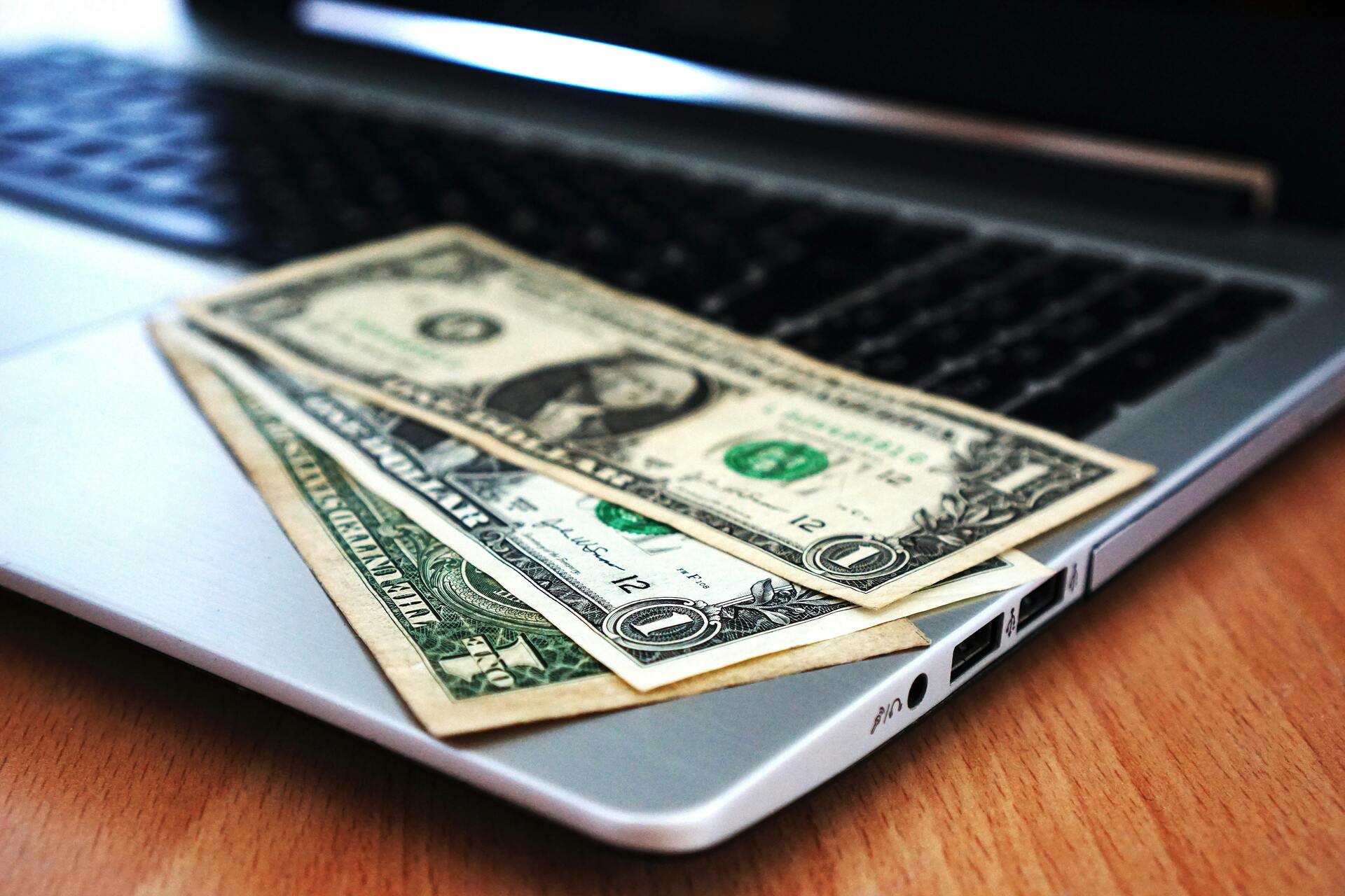 How to Earn an Income Online (Even if You’re Just Getting Started)