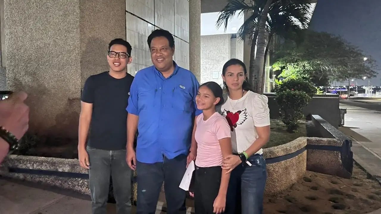 Excarcelaron a 51 trabajadores petroleros 🕊️... pero #LiberenATodos 