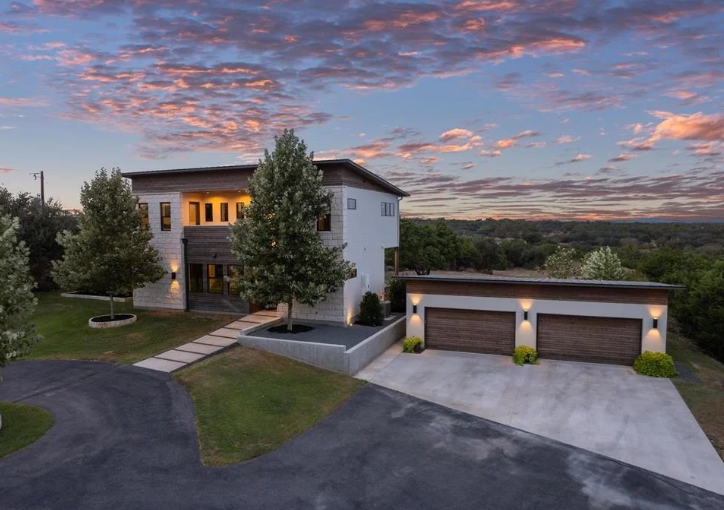 Modern Hill Country Estate on 5 Acres – Liberty Hill