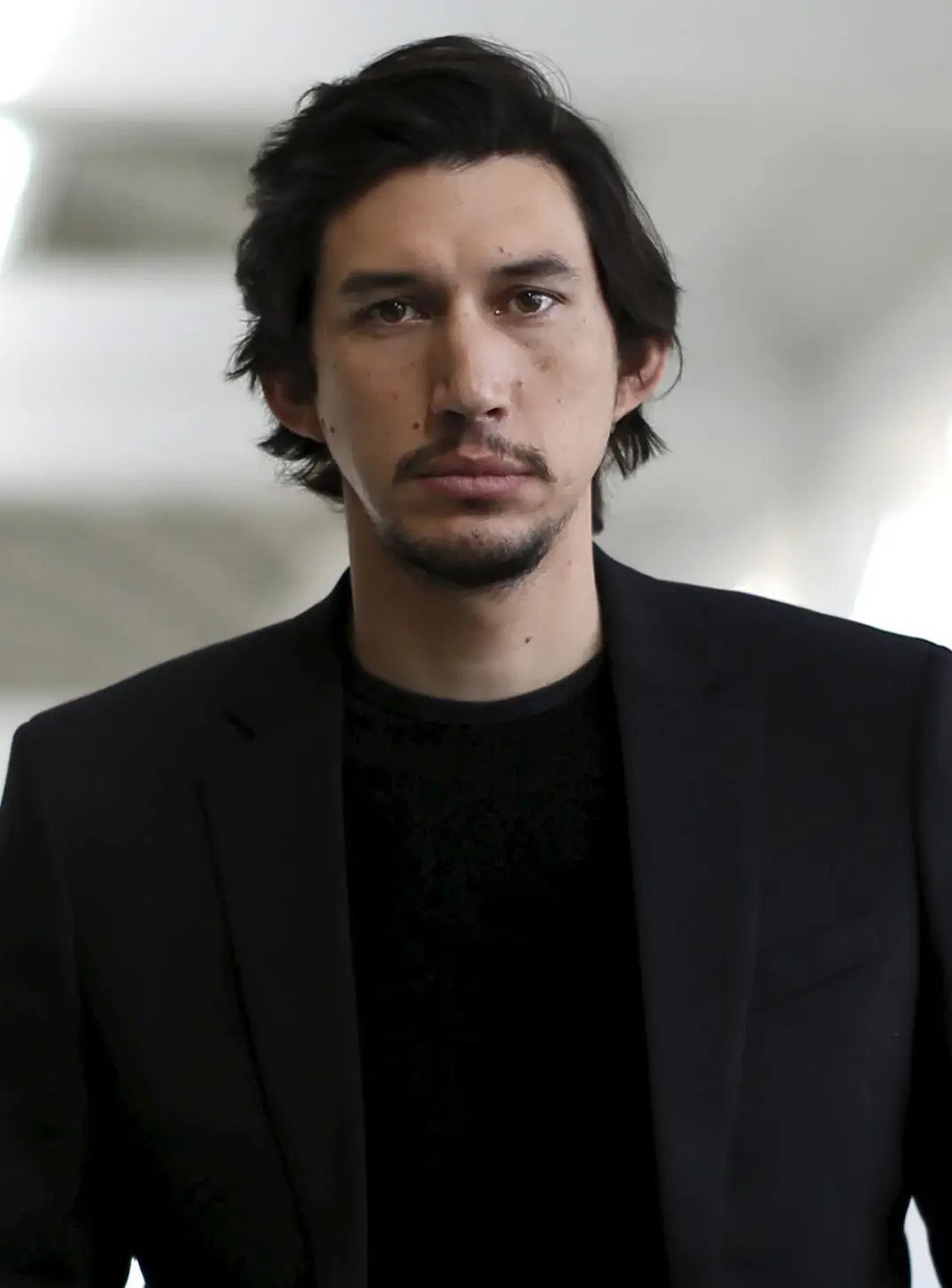 ADAM DRIVER EATS LIKE HE HAS SOMEWHERE TO BE AND NO TIME TO EXPLAIN HIMSELF