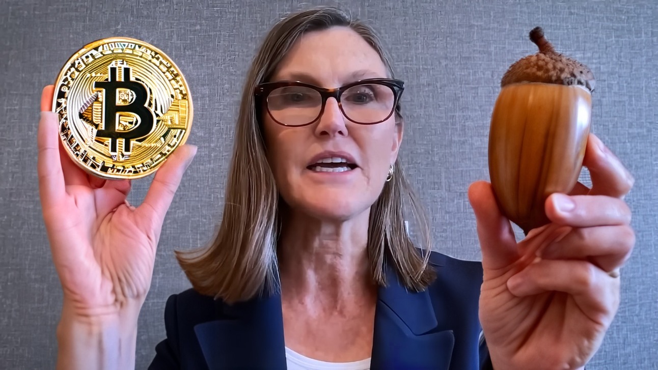 🚨 Cathie Wood Said WHAT About Bitcoin?? 👀 