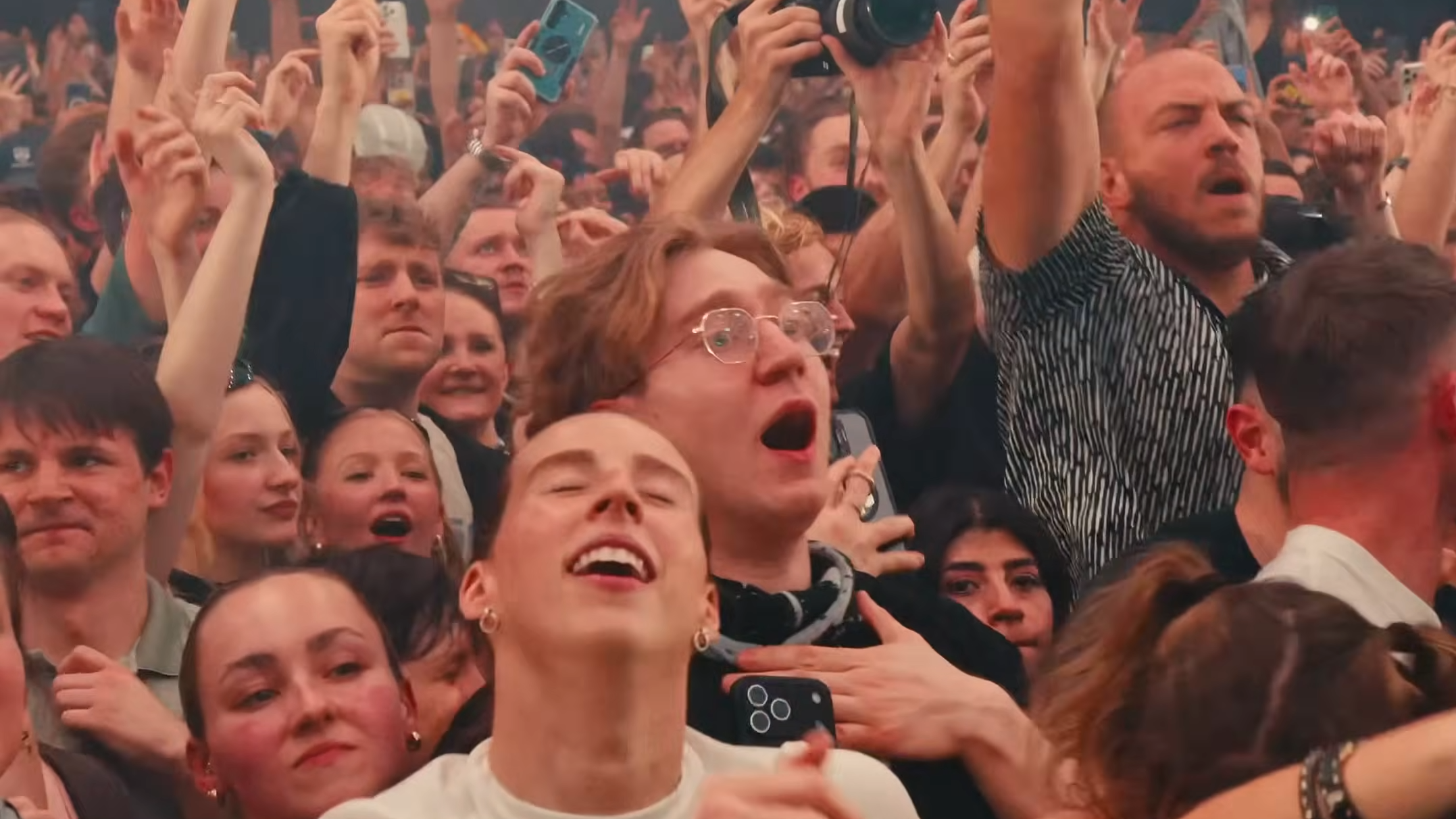 Want to see 132 seconds of pure joy? Of course you do. 