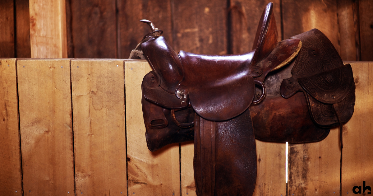 What is Neatsfoot Oil: Uses and Benefits for Leather Care