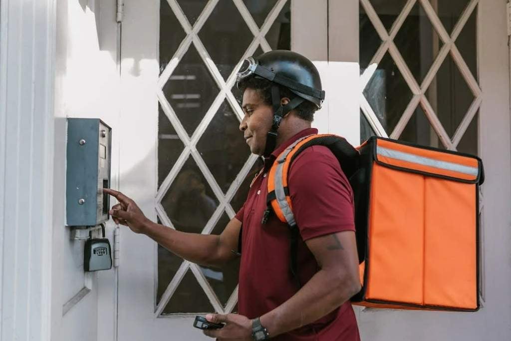 Nuevo en Boston: Repartidores deberán tener permisos y seguros