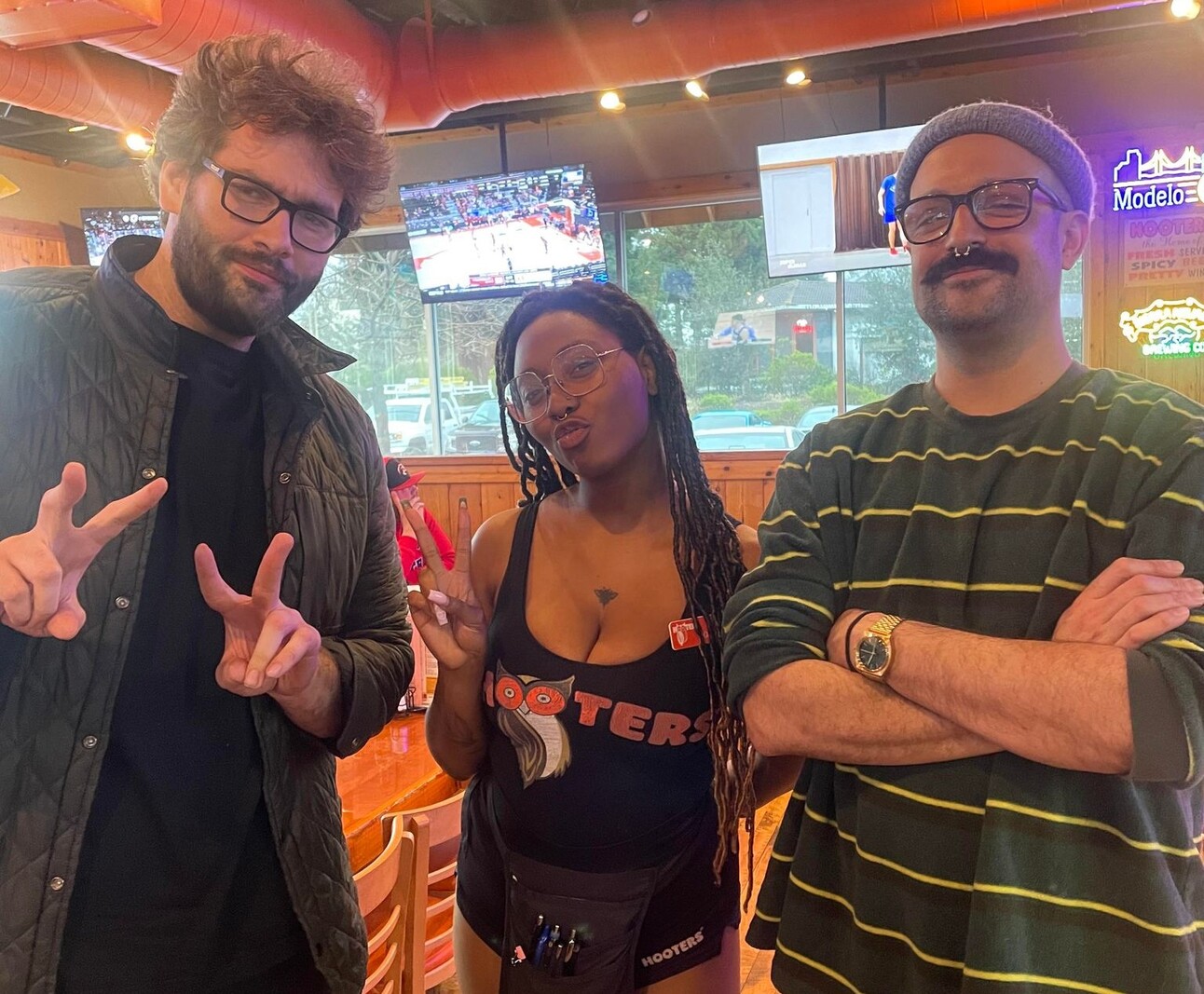 I Went To The Only Hooters Location In The Bay Area... Here’s What Happened