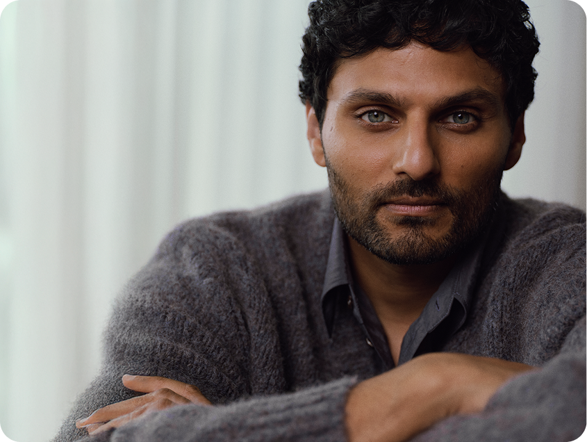 I took a photo walk a couple of days ago. I didn’t bring home too many photos. This view caught my eye despite its randomness. I was happy to found a place where there was just one color in the frame :)