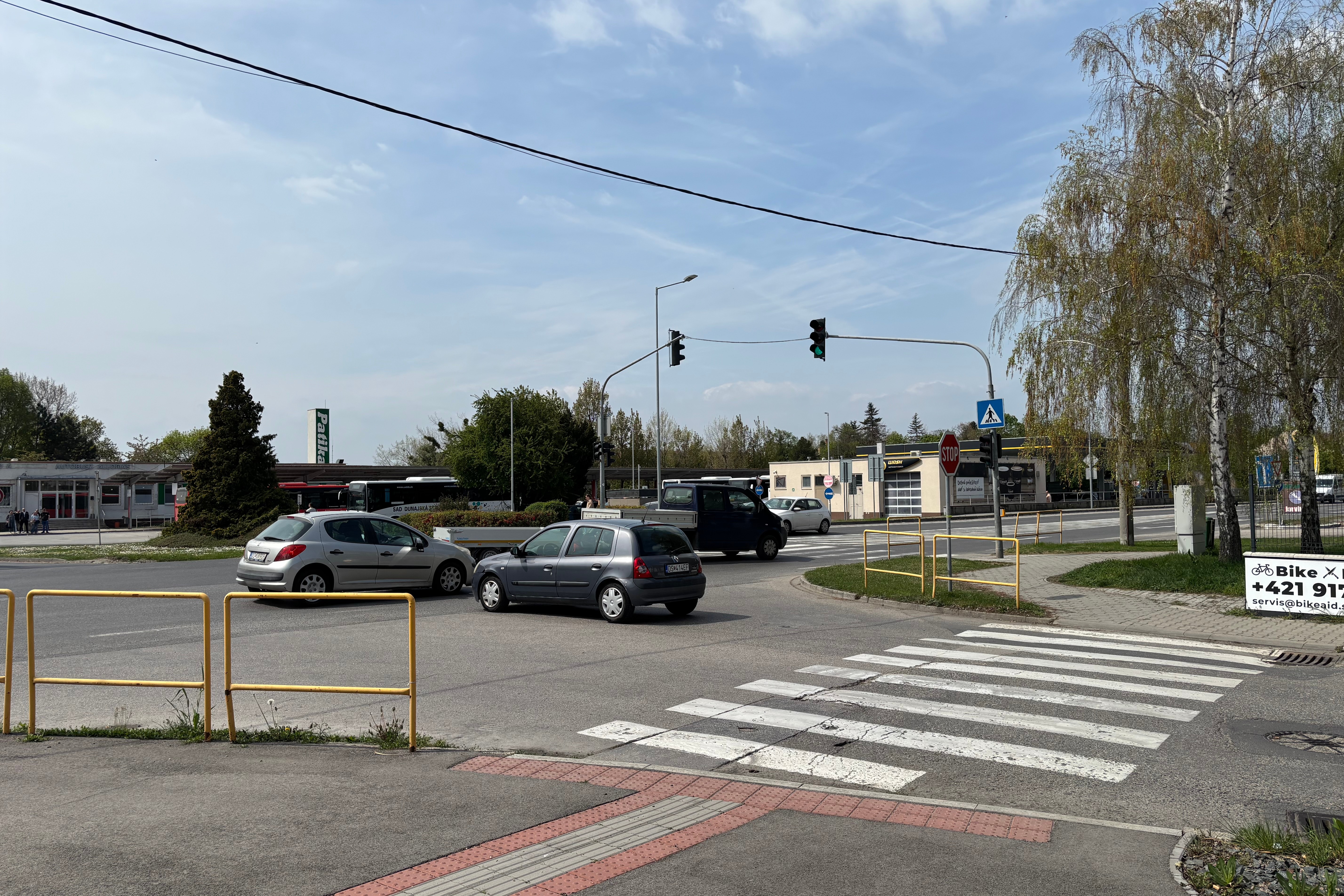 Mesto priznáva: križovatka pri Slovnafte je problém. Riešenie?