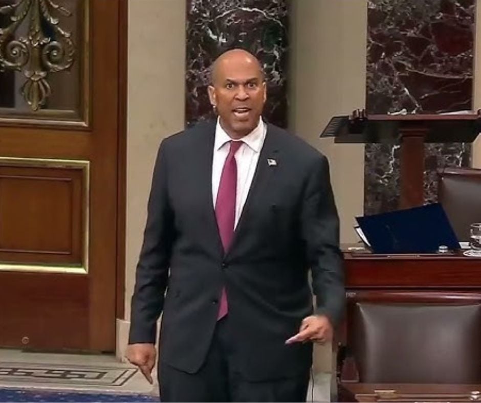 Booker goes ballistic over Democrats 'complicit' with Trump