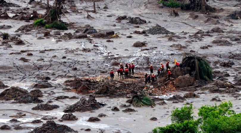 The causes of the 2015 Mariana tragedy