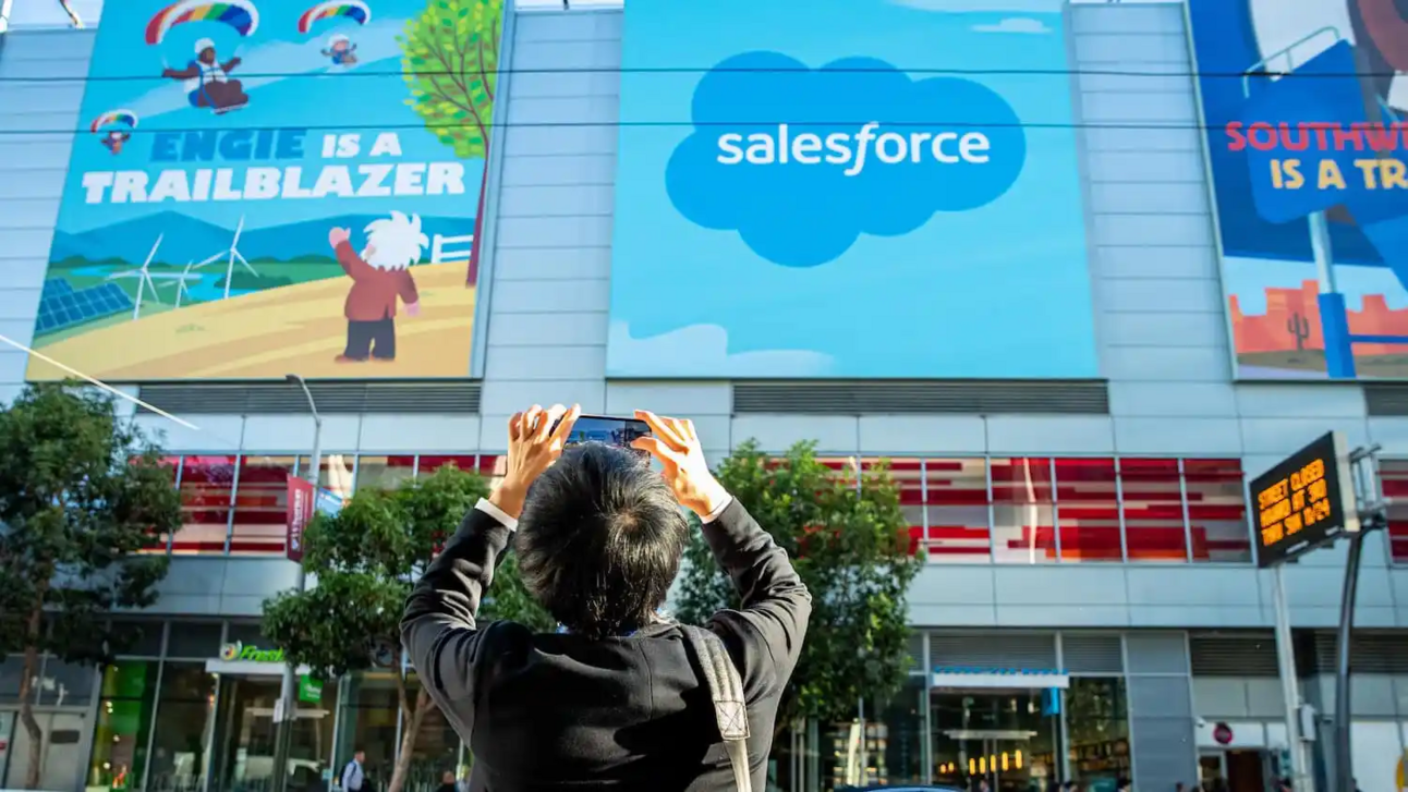 😭Salesforce falls