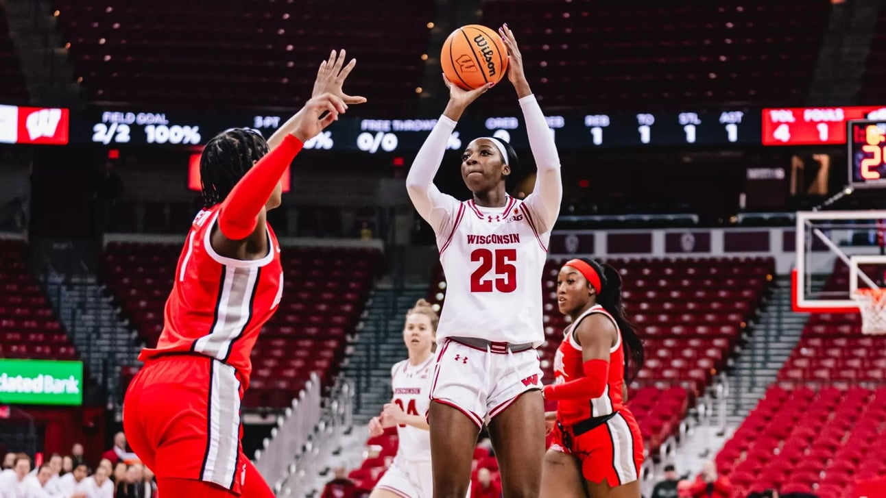 UConn signs Wisconsin transfer Serah Williams