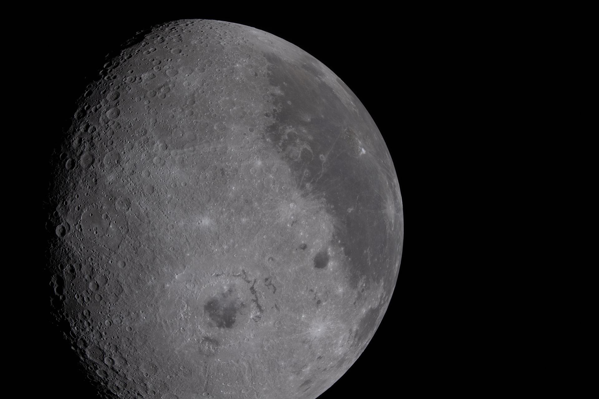 How Far Away Is the Moon? Miles, Measurements, and Why it Changes
