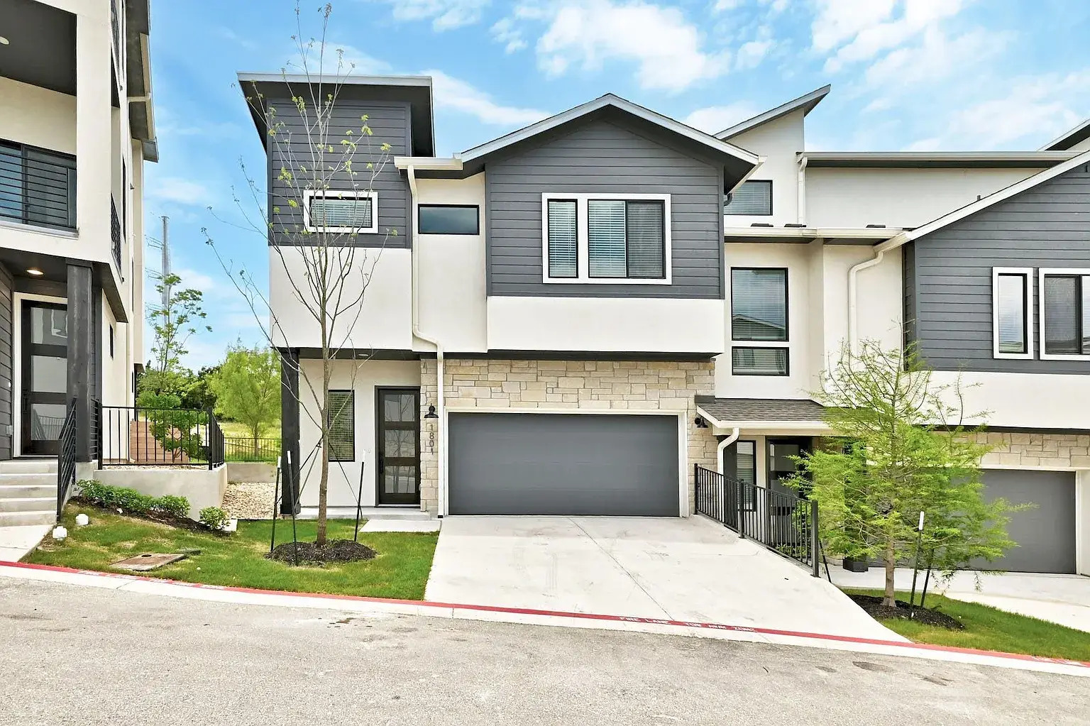 Modern Elegance with Hill Country Views – Austin