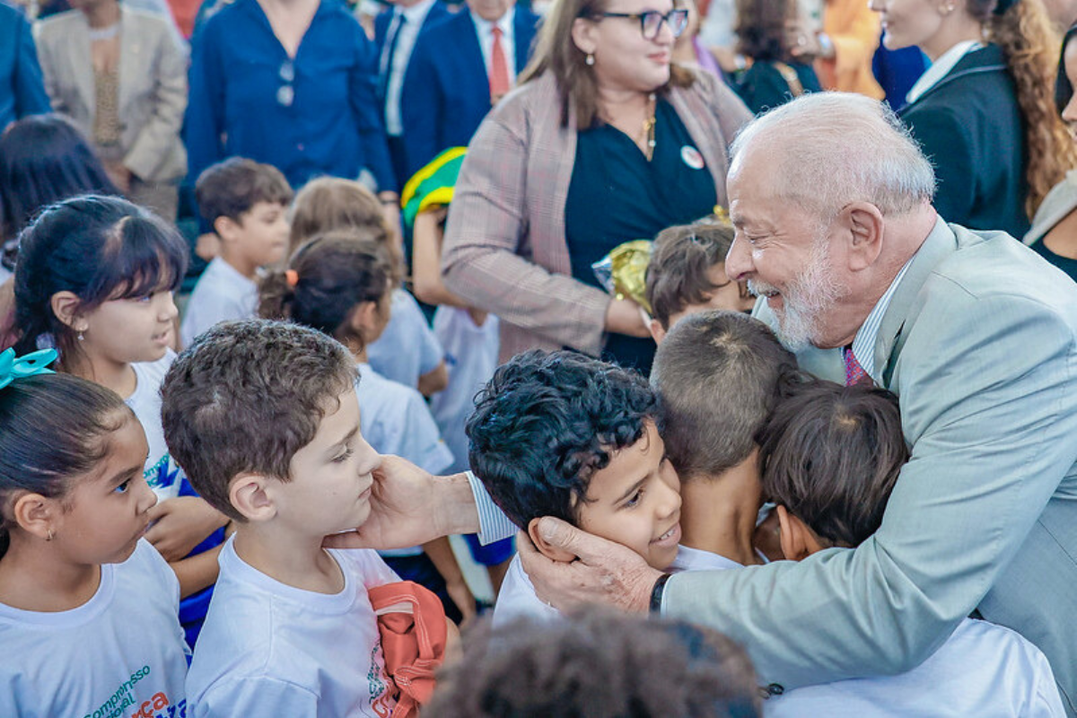 Lula can see his popularity numbers as a glass half-full