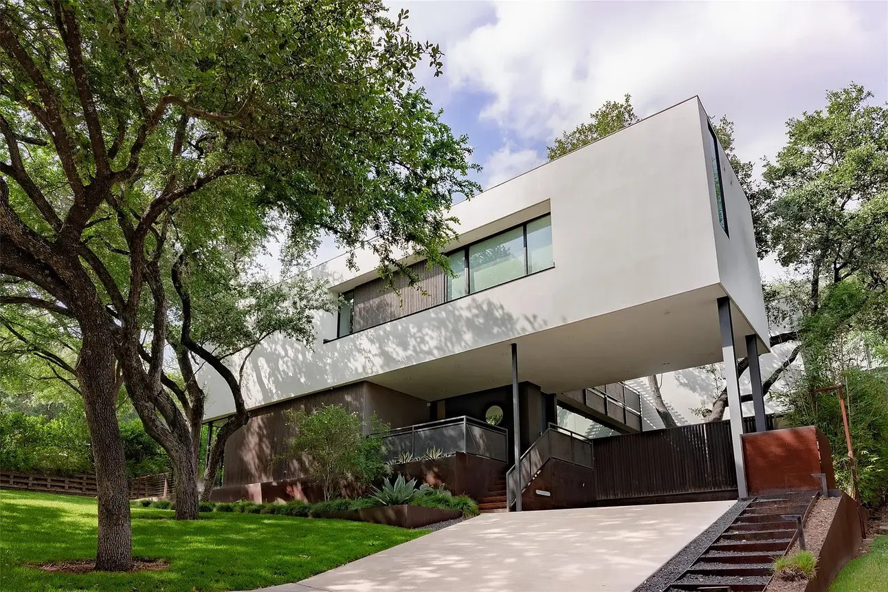 Award-Winning Modern Condo with Private Deck – Austin