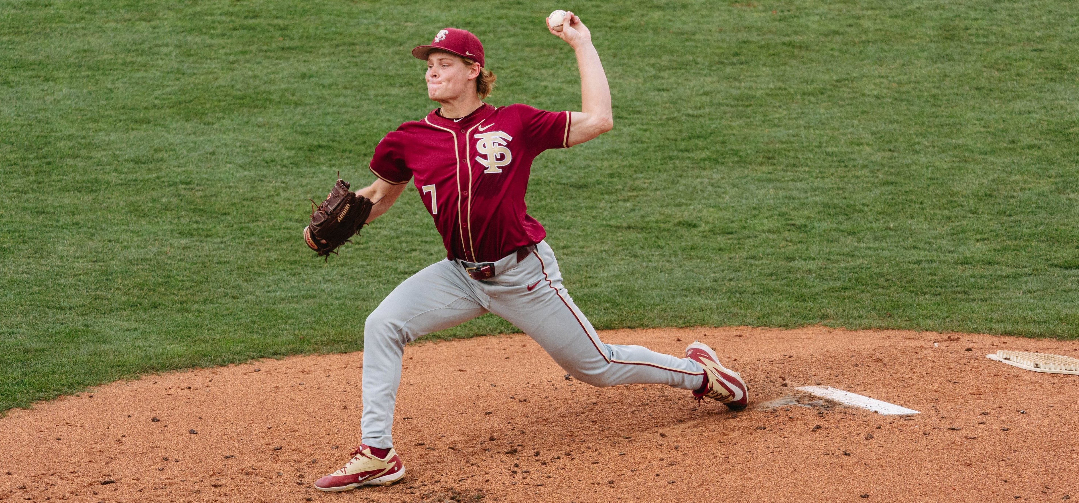 Virginia uses four-run fourth to grab game 1 win vs. FSU