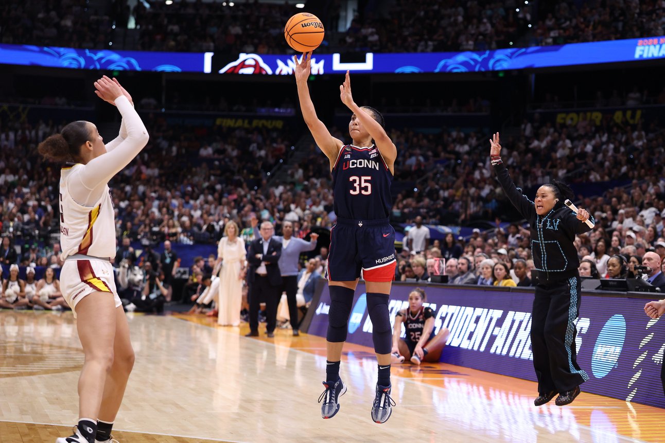 'Vintage Azzi' Fudd lifts UConn to its 12th National Championship
