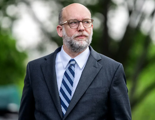 Thousands of Federal Employees Face Job Cuts as U.S. Government Shutdown Enters Third Week