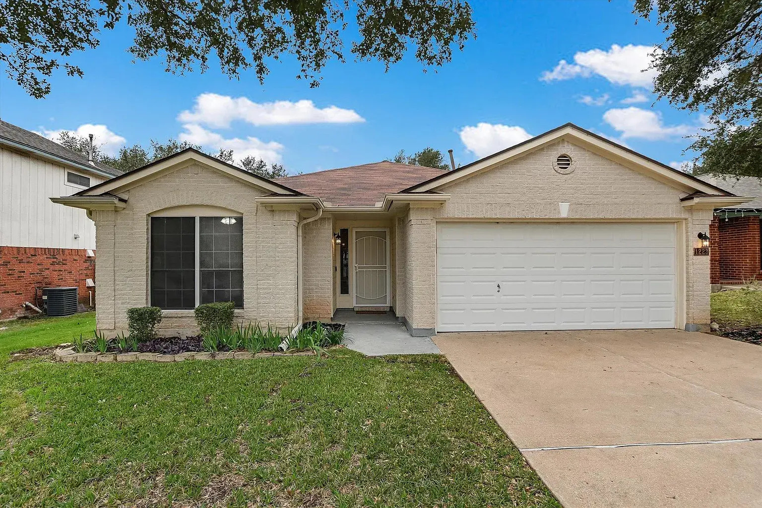 Charming single-story home – Cedar Park