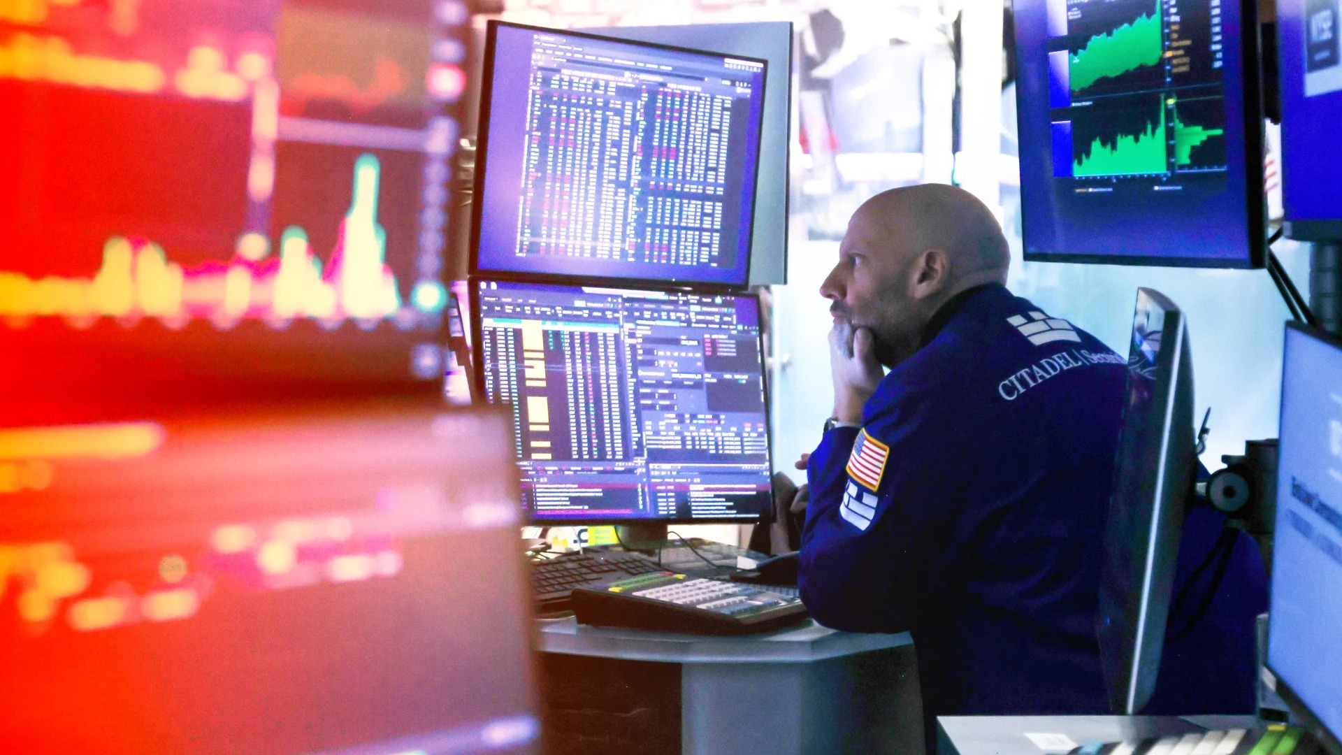 Wall Street’s Sell-Off Signals Trouble Ahead, but Not Because of an AI Bubble