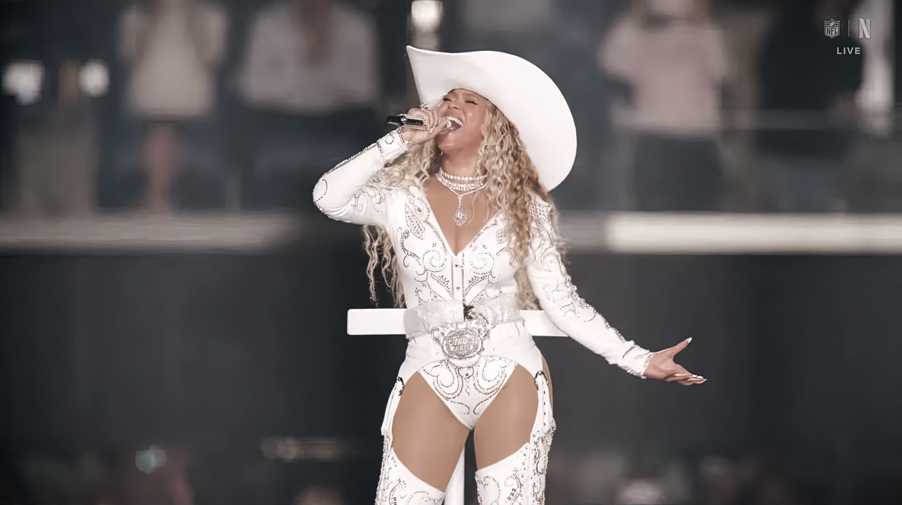 Beyoncé Dazzles at NFL Christmas Gameday with Blue Ivy and Post Malone