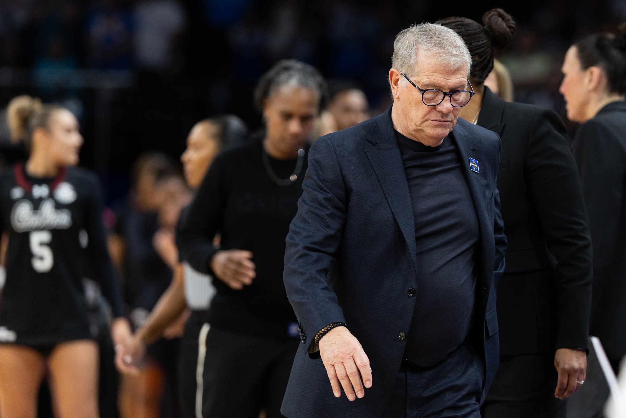 Geno Auriemma apologizes for outburst following loss to South Carolina