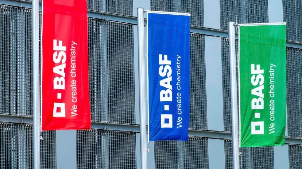 Basf banca crédito e a Groenlândia vira desculpa pra tarifa
