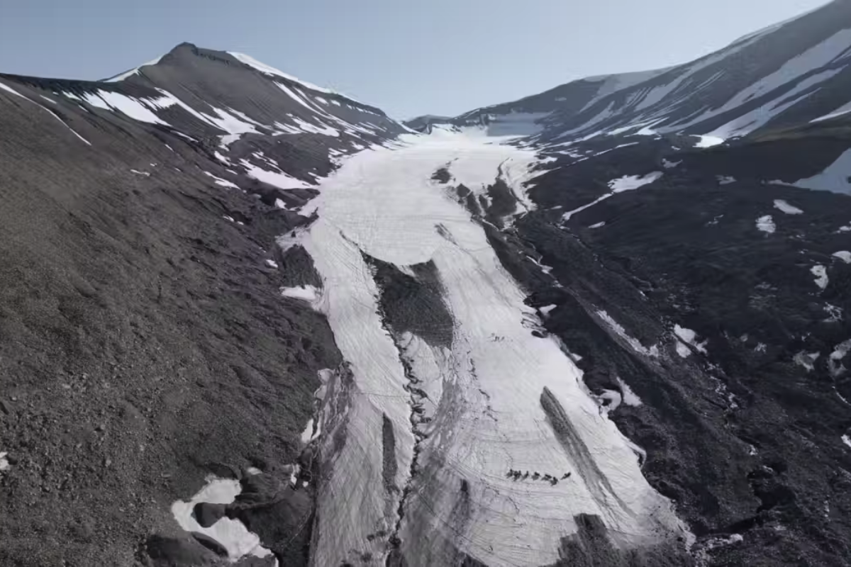 The first Brazilian expedition to the Arctic