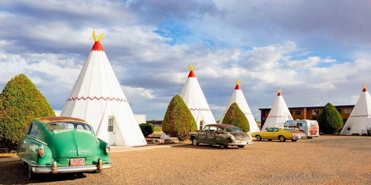 12 Quirky, Artsy, and Delightfully Weird Roadside Attractions Along Route 66