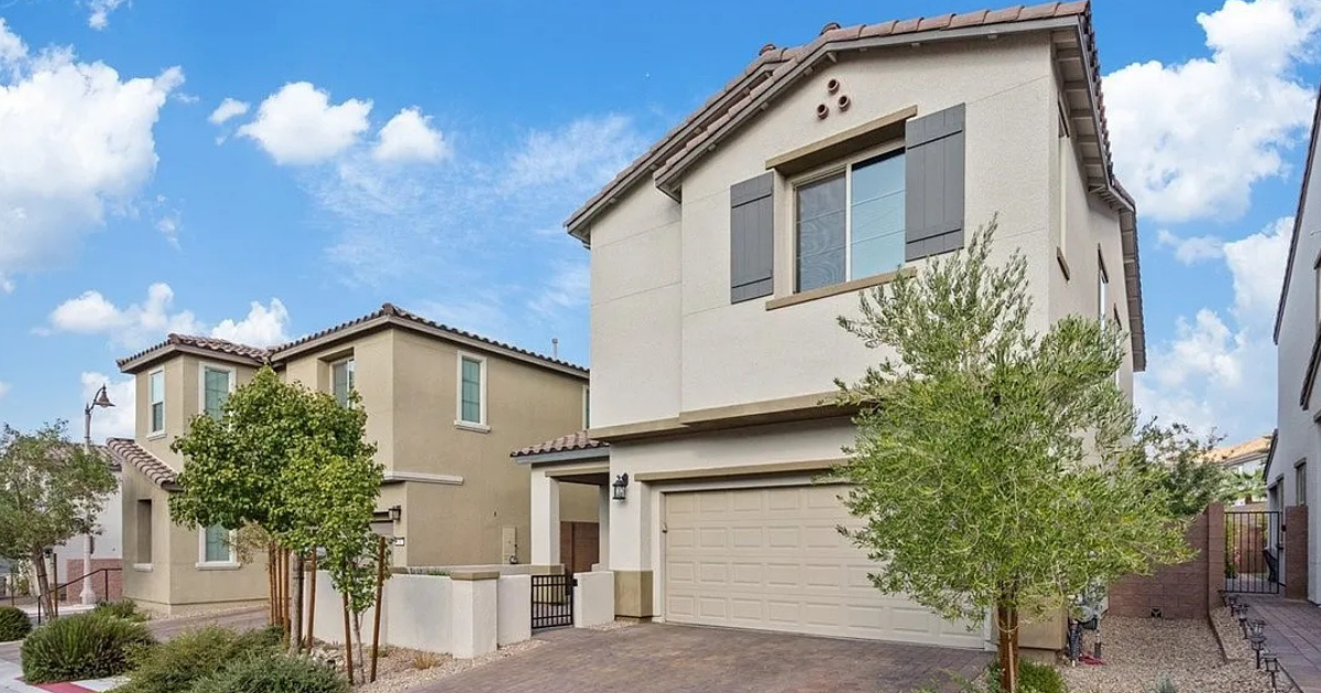Modern Desert Bliss: 32 Verde Rosa Dr, Henderson, NV Turns Heads at $550K