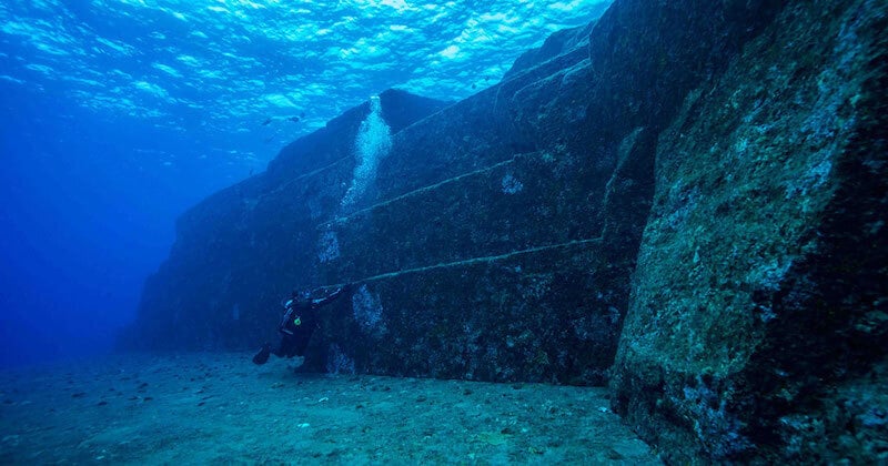 Diving Yonaguni Monument