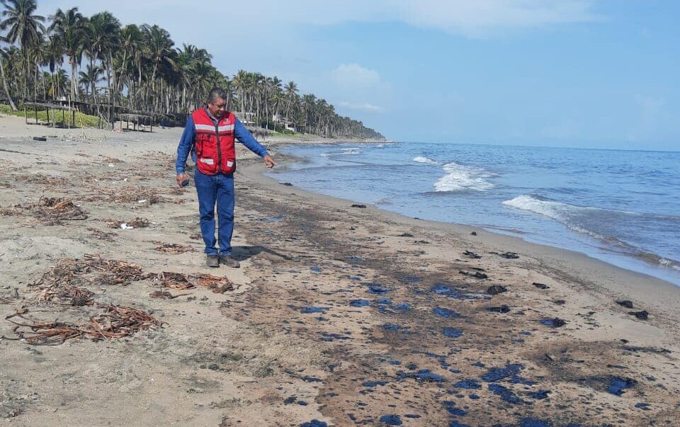 Playas contaminadas en Tabasco por residuos de chapopote