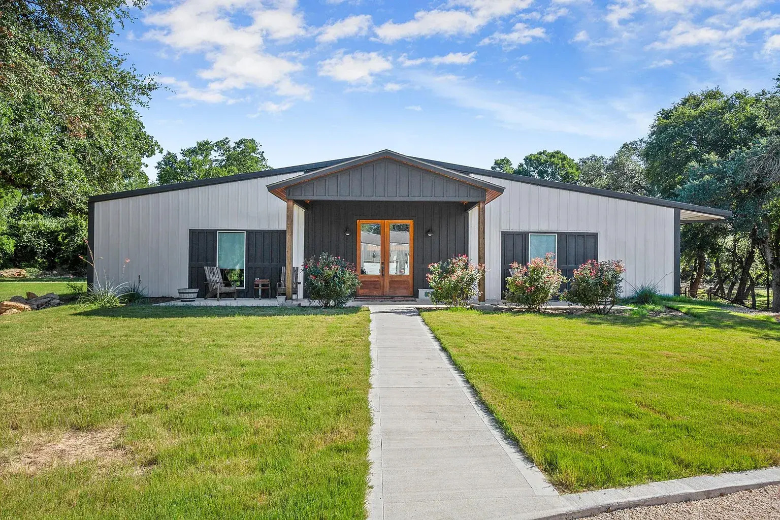 Private 5-acre estate with guest house and pool – Cedar Park