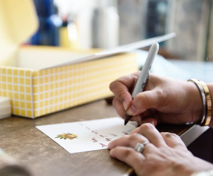 Gift Ideas You Can Still Pull Off by Tomorrow + Best $15 Meals in Naples? + Holiday Check-in!